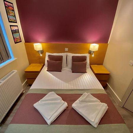 Holtwhites Hotel Енфілд Екстер'єр фото