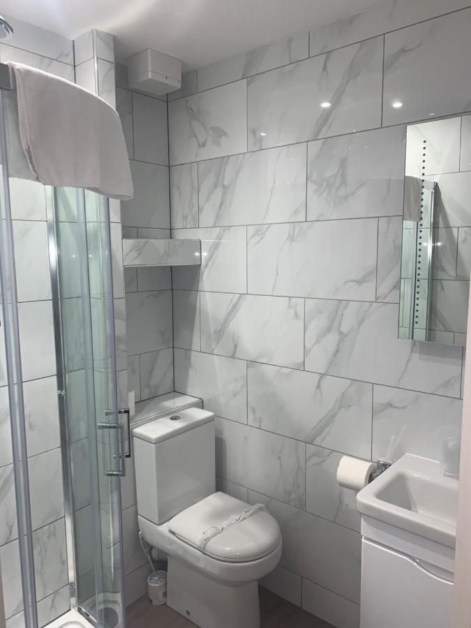 Holtwhites Hotel Енфілд Екстер'єр фото