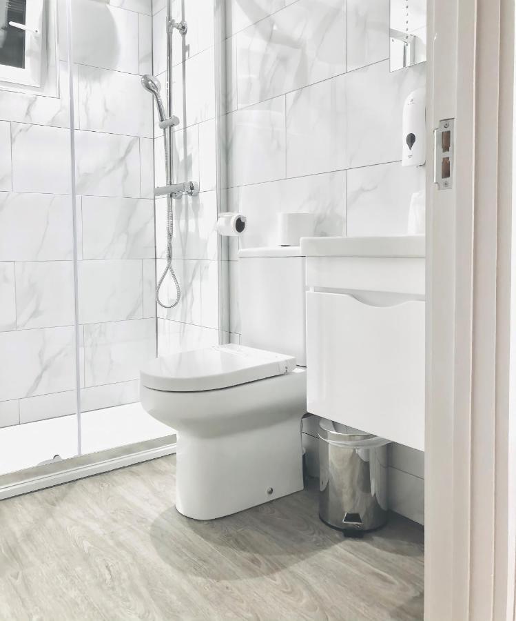 Holtwhites Hotel Енфілд Екстер'єр фото
