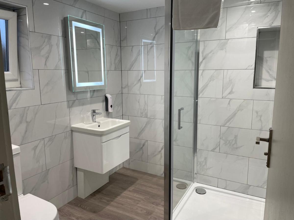 Holtwhites Hotel Енфілд Екстер'єр фото