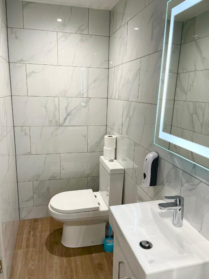Holtwhites Hotel Енфілд Екстер'єр фото