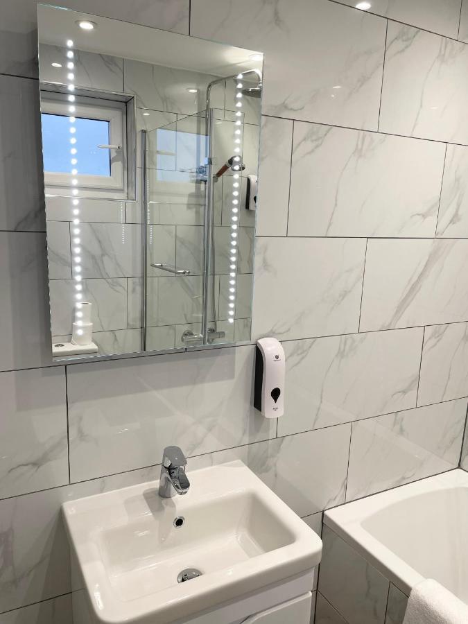 Holtwhites Hotel Енфілд Екстер'єр фото