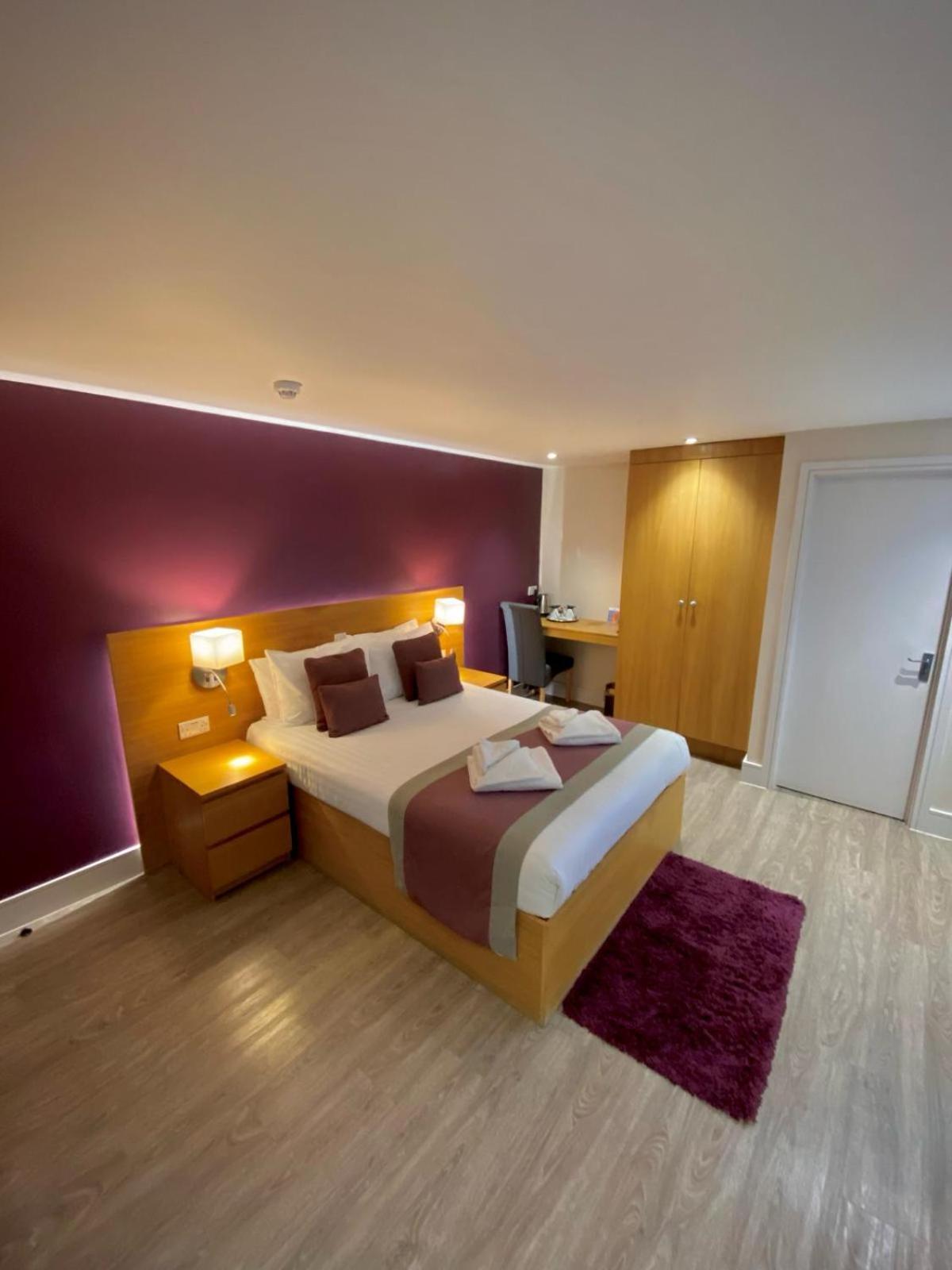 Holtwhites Hotel Енфілд Екстер'єр фото