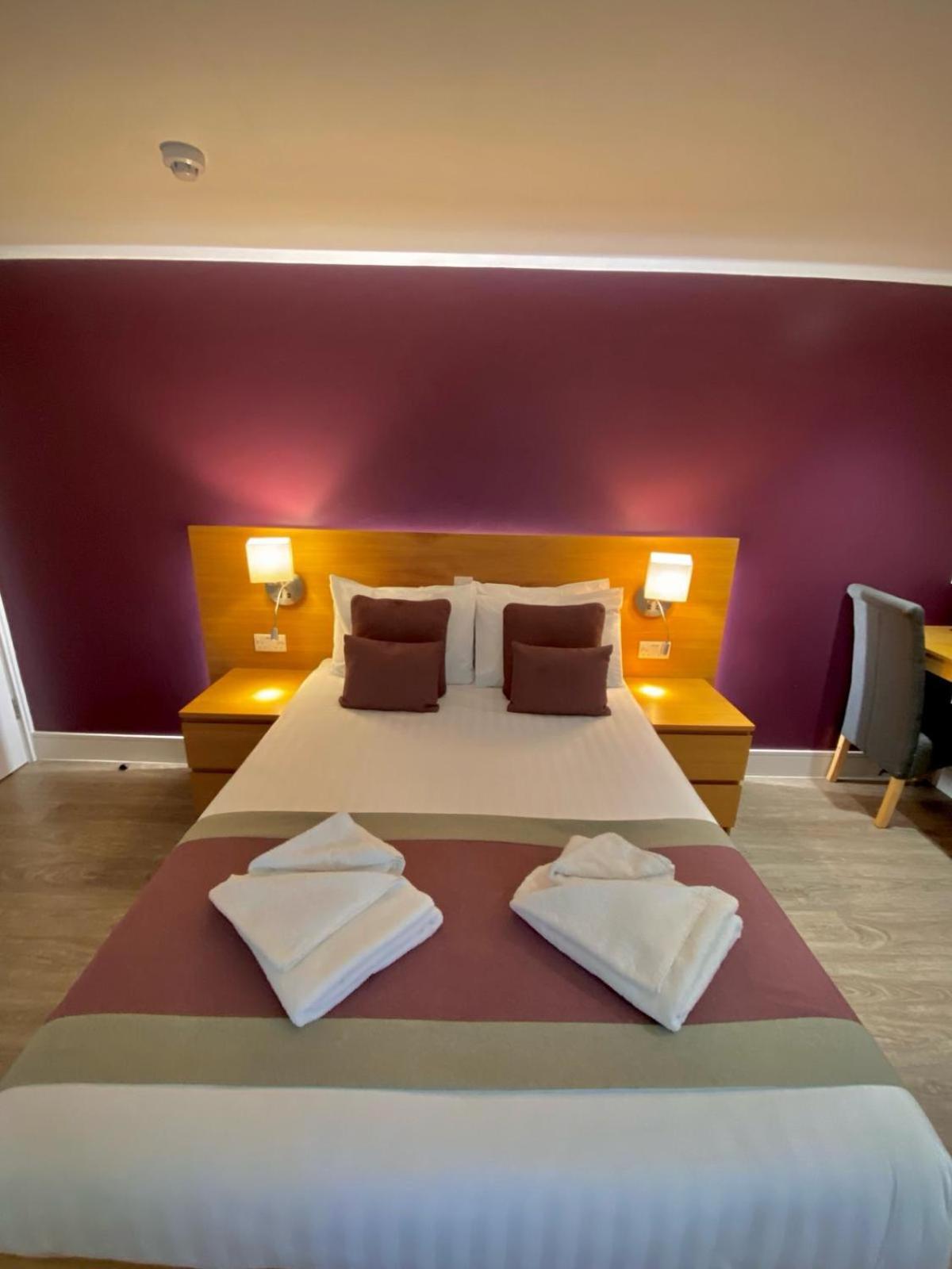 Holtwhites Hotel Енфілд Екстер'єр фото