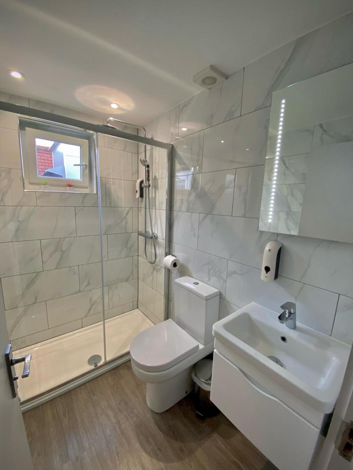 Holtwhites Hotel Енфілд Екстер'єр фото