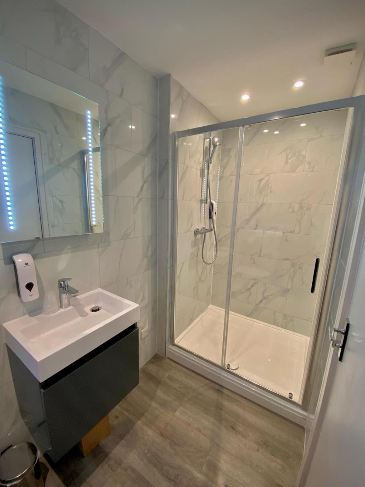 Holtwhites Hotel Енфілд Екстер'єр фото