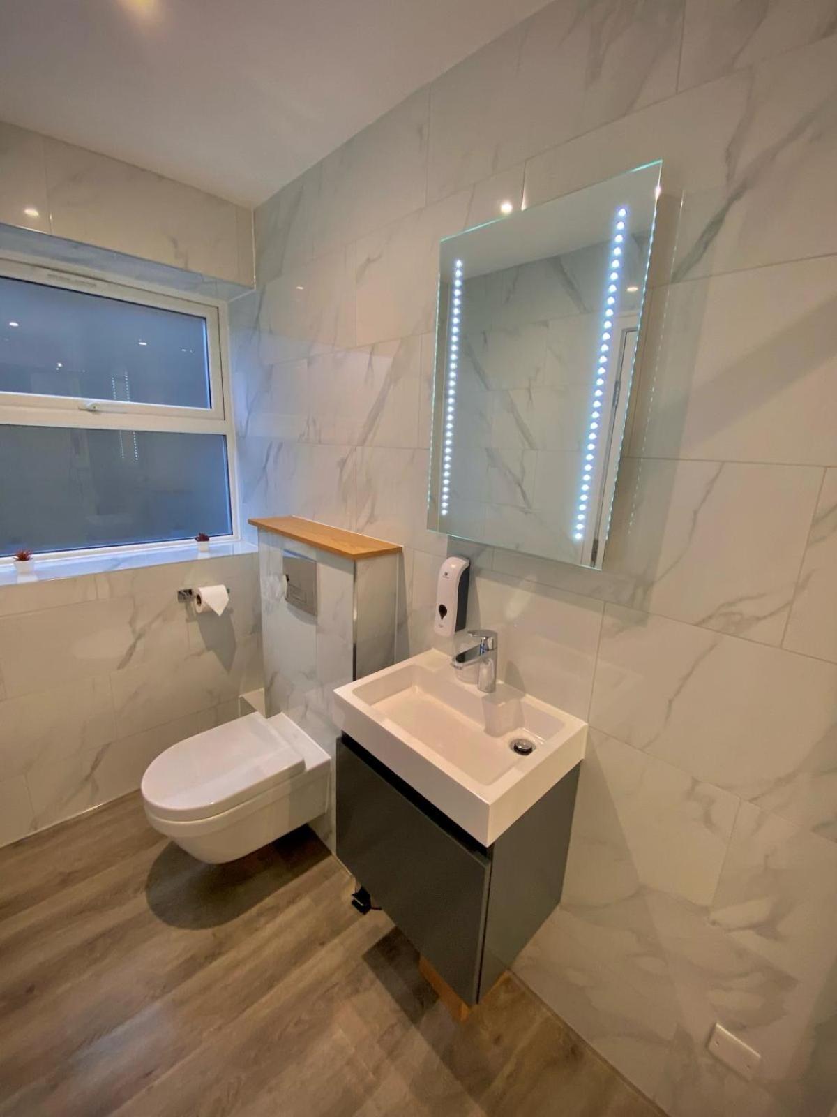 Holtwhites Hotel Енфілд Екстер'єр фото