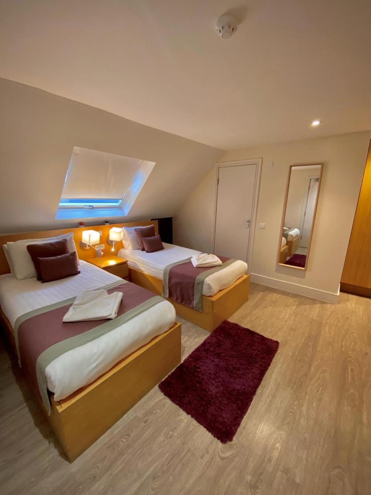 Holtwhites Hotel Енфілд Екстер'єр фото