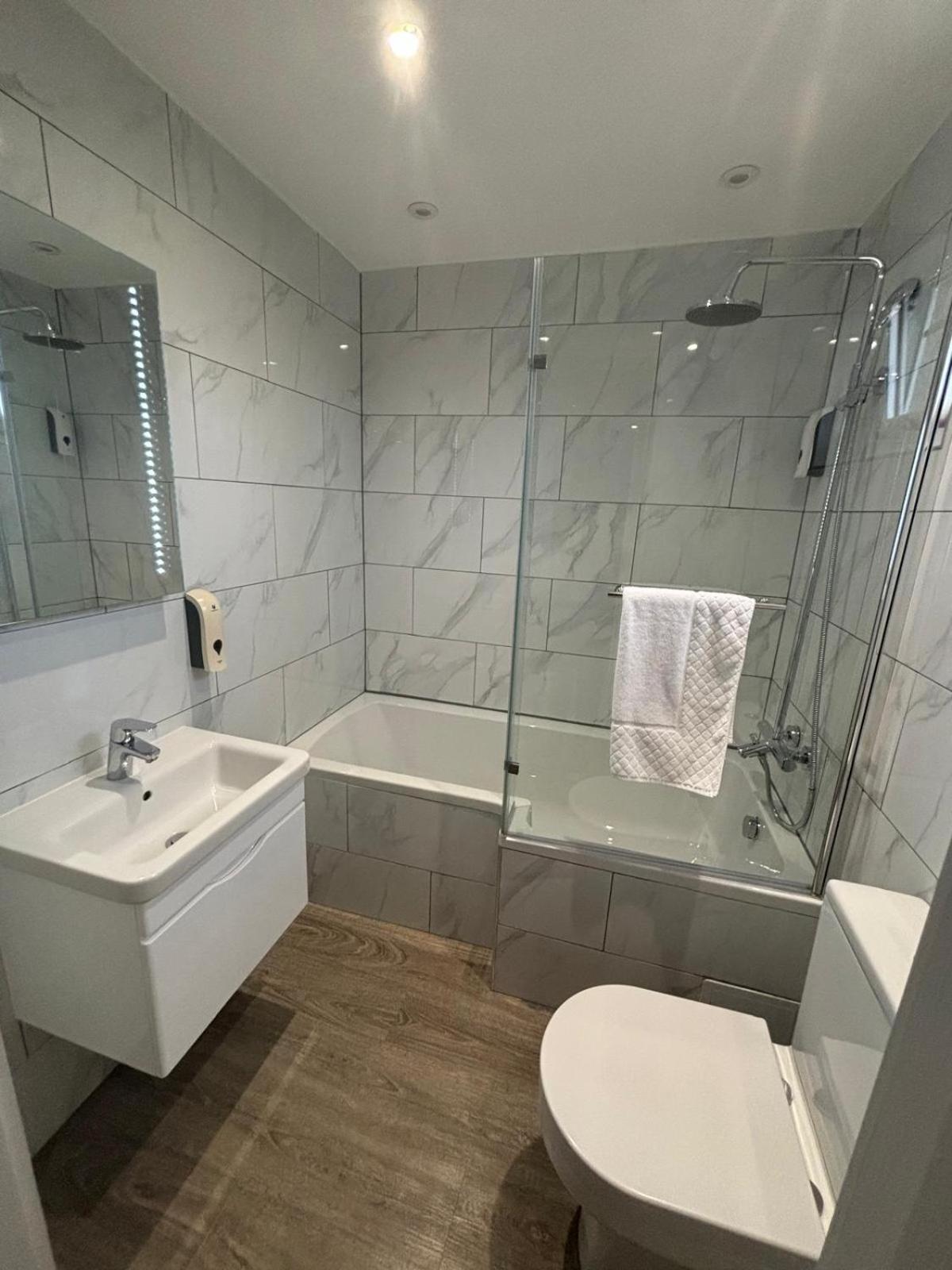 Holtwhites Hotel Енфілд Екстер'єр фото