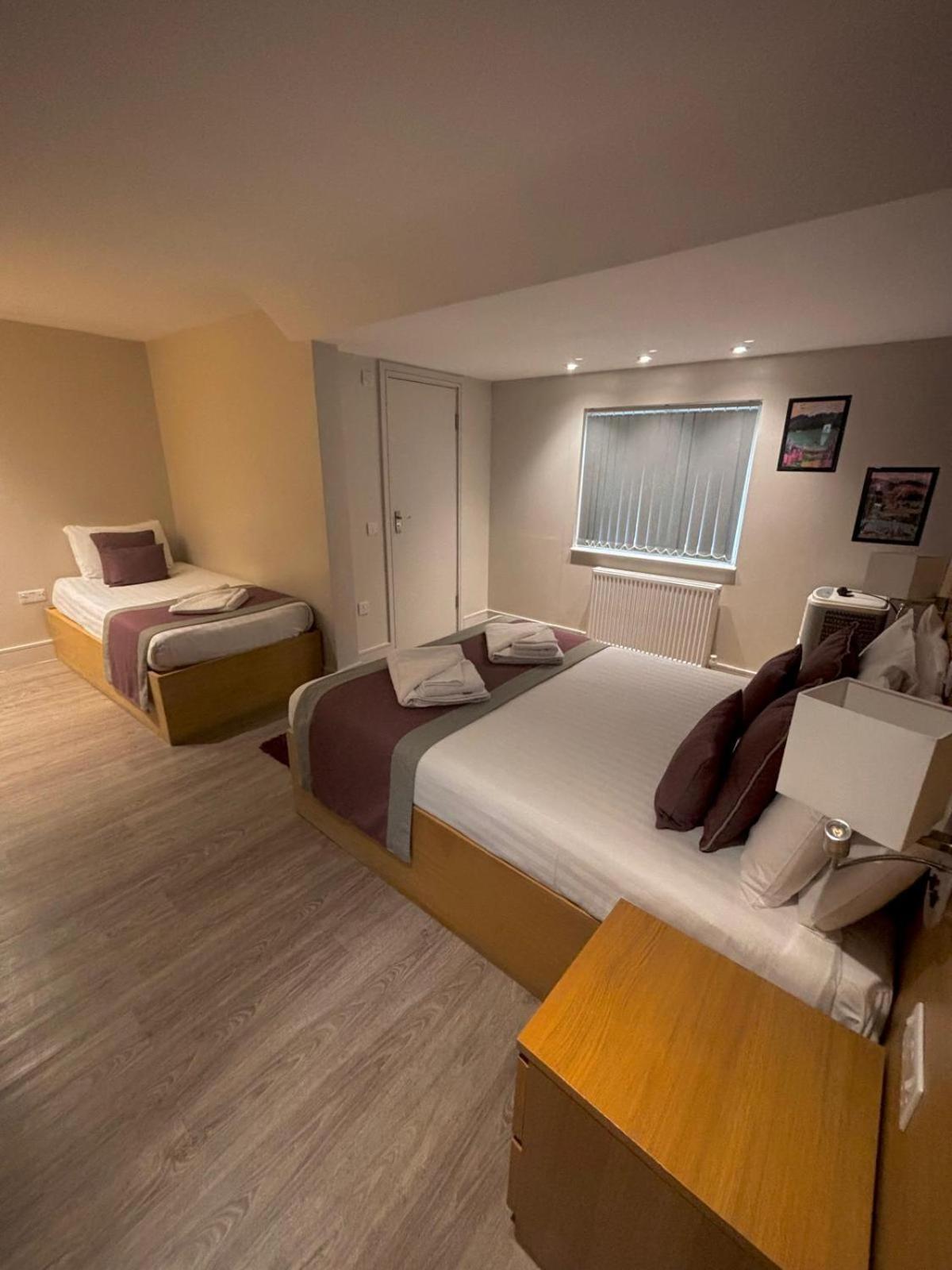 Holtwhites Hotel Енфілд Екстер'єр фото