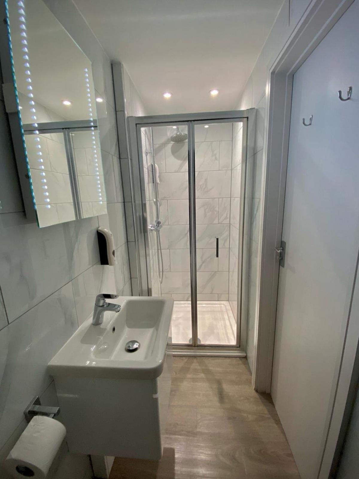Holtwhites Hotel Енфілд Екстер'єр фото