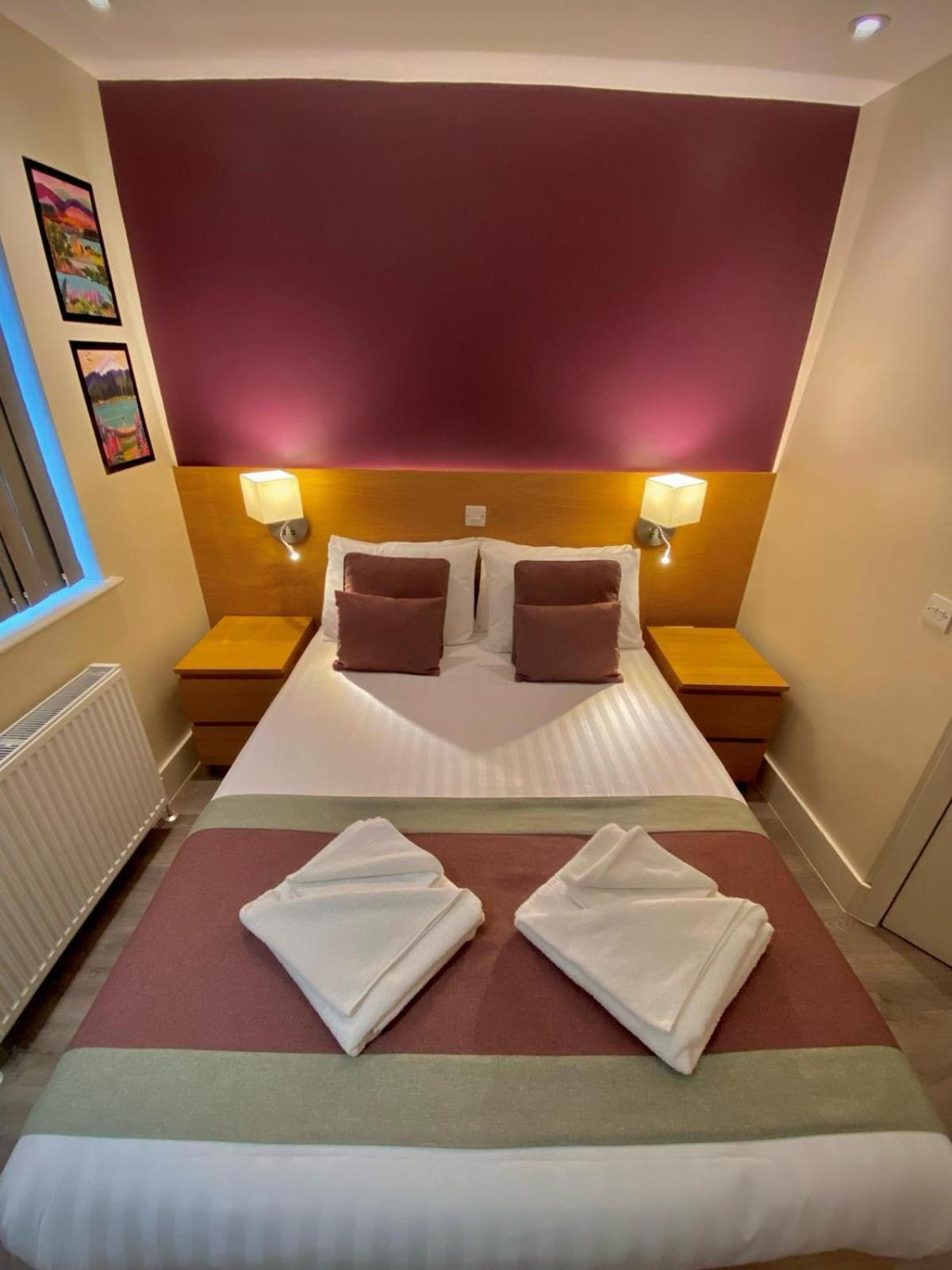 Holtwhites Hotel Енфілд Екстер'єр фото